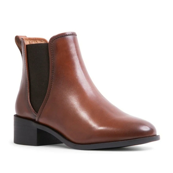 Timeless Chic Steve Madden Cognac Leather Chelsea Boots - Picture 4 of 7
